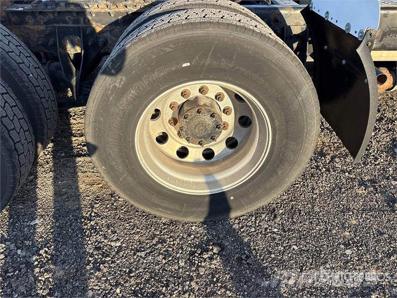 International ProStar+ 122 中古トラクターヘッド | トレーラーヘッド