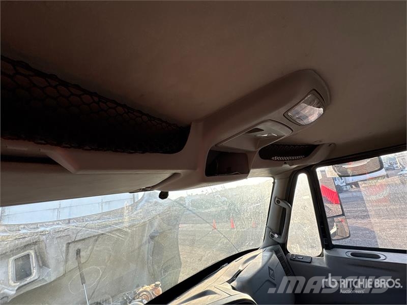 International ProStar+ 122 中古トラクターヘッド | トレーラーヘッド