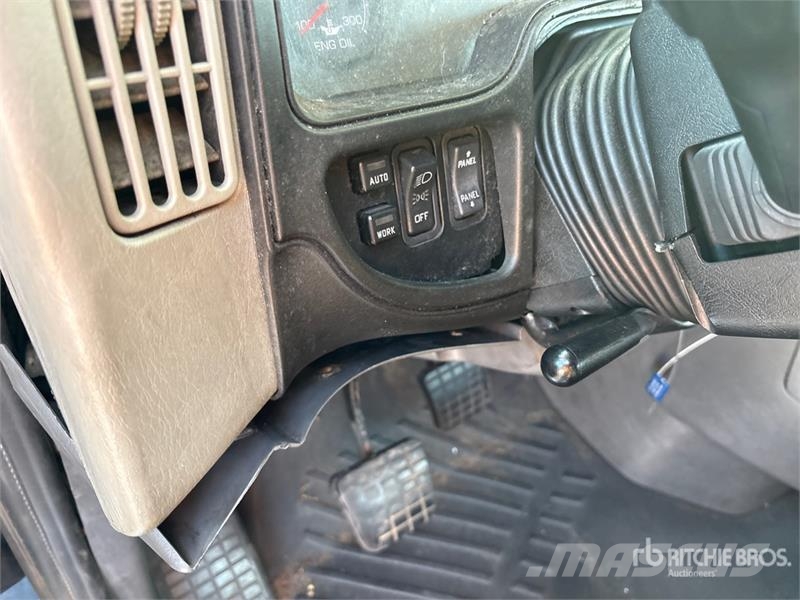 International ProStar+ 122 中古トラクターヘッド | トレーラーヘッド