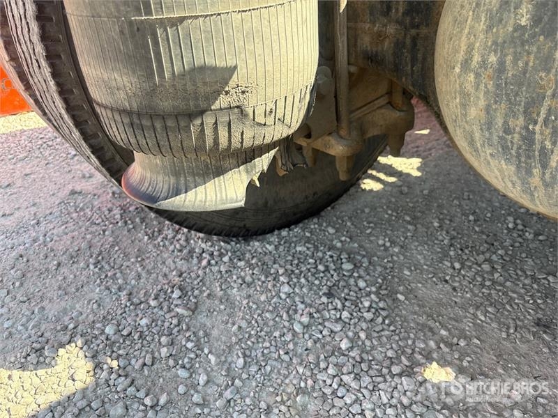 International ProStar+ 122 Trekkers