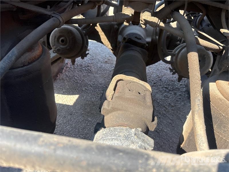 International ProStar+ 122 Trekkers