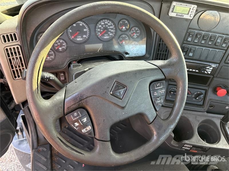 International ProStar+ 122 中古トラクターヘッド | トレーラーヘッド