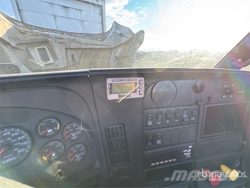 International ProStar+ 122 中古トラクターヘッド | トレーラーヘッド