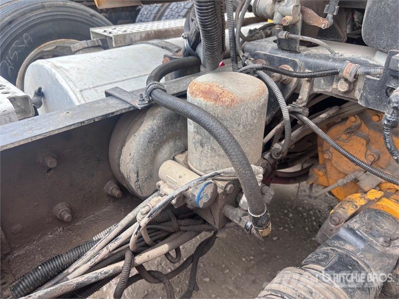 International ProStar+ 122 Trekkers
