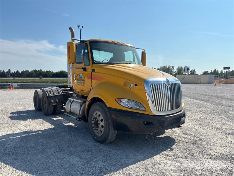 International ProStar+ 122 Trekkers