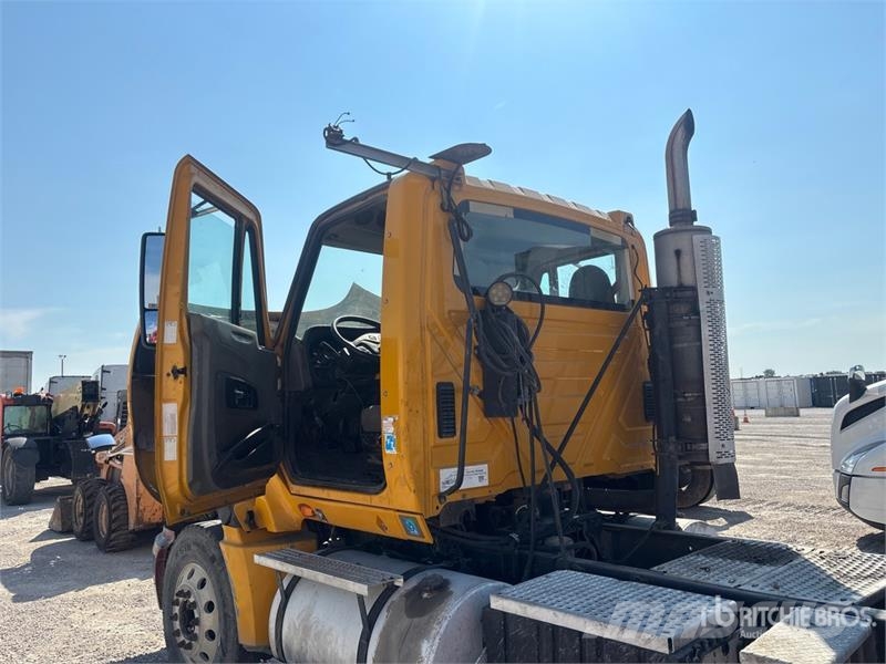 International ProStar+ 122 Trekkers