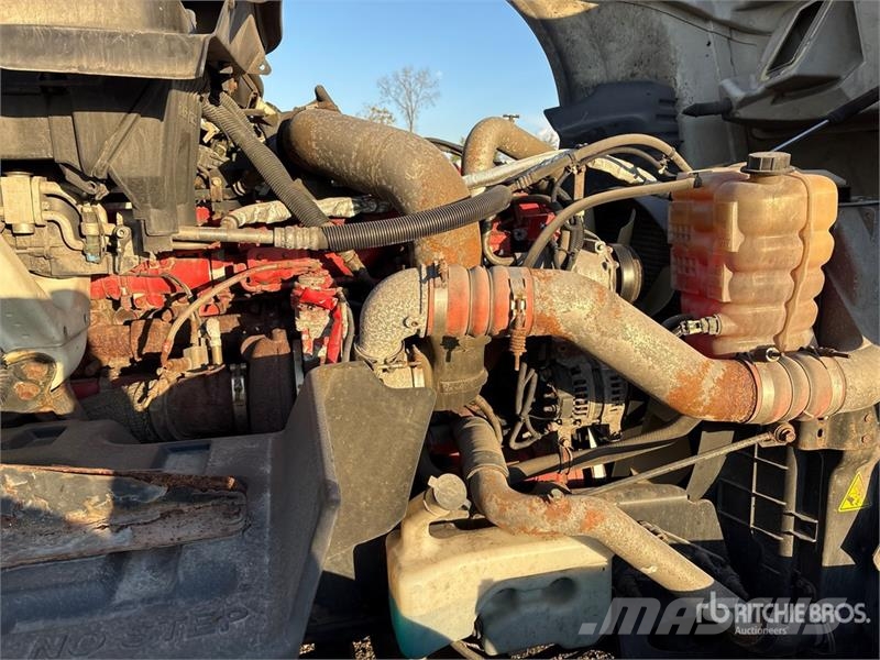 International ProStar+ 122 中古トラクターヘッド | トレーラーヘッド