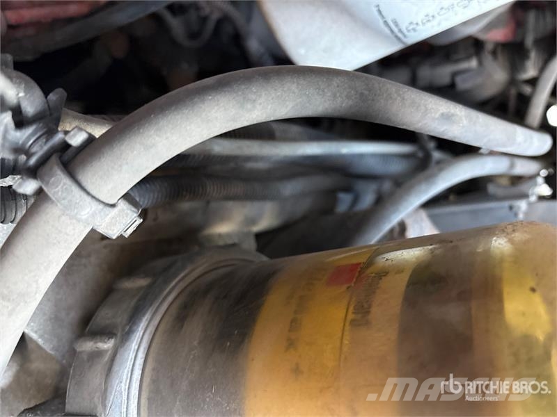 International ProStar+ 122 中古トラクターヘッド | トレーラーヘッド