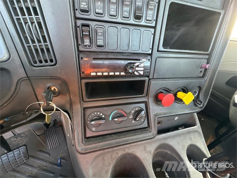 International ProStar+ 122 中古トラクターヘッド | トレーラーヘッド