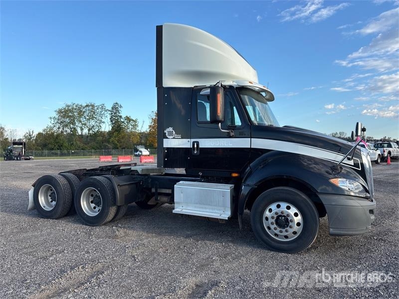 International ProStar+ 122 中古トラクターヘッド | トレーラーヘッド