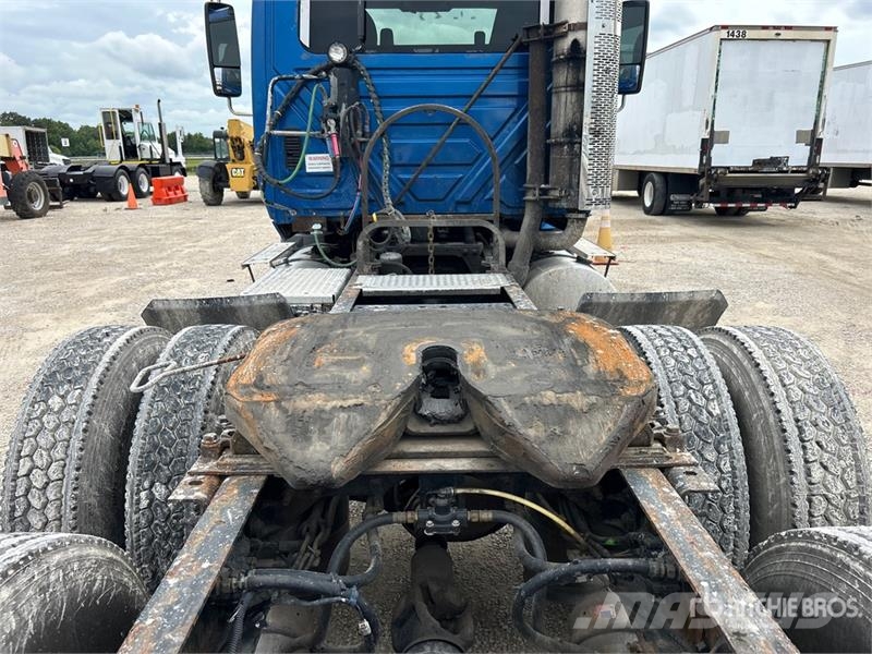 International ProStar+ 6x4 T/A Day Cab Truck Tractor Tractores (camiões)