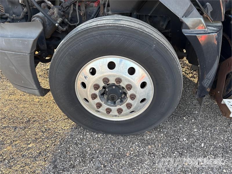 International ProStar+ 122 中古トラクターヘッド | トレーラーヘッド