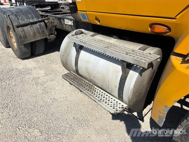 International ProStar+ 122 Trekkers