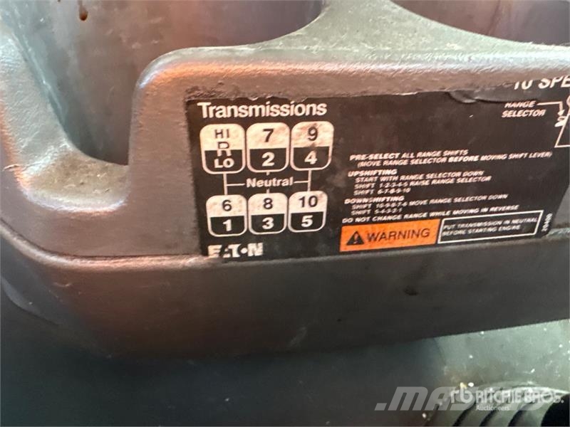 International ProStar+ 122 中古トラクターヘッド | トレーラーヘッド
