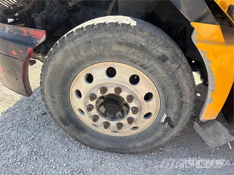 International ProStar+ 122 Trekkers