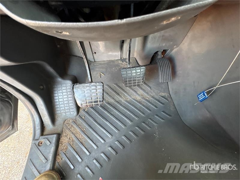 International ProStar+ 122 中古トラクターヘッド | トレーラーヘッド