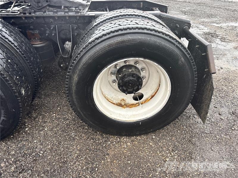 International Prostar+ 6x4 T/A Sleeper Truck Tractor Naudoti vilkikai