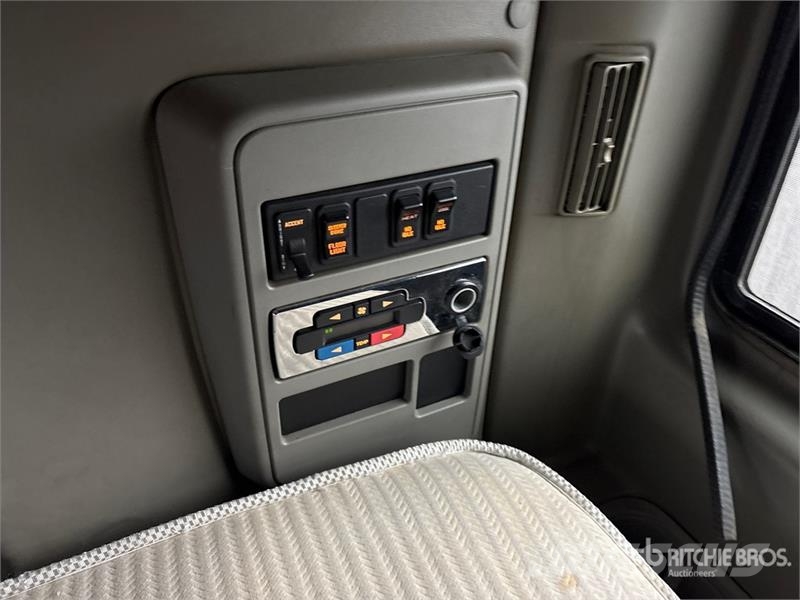 International Prostar+ 6x4 T/A Sleeper Truck Tractor Naudoti vilkikai