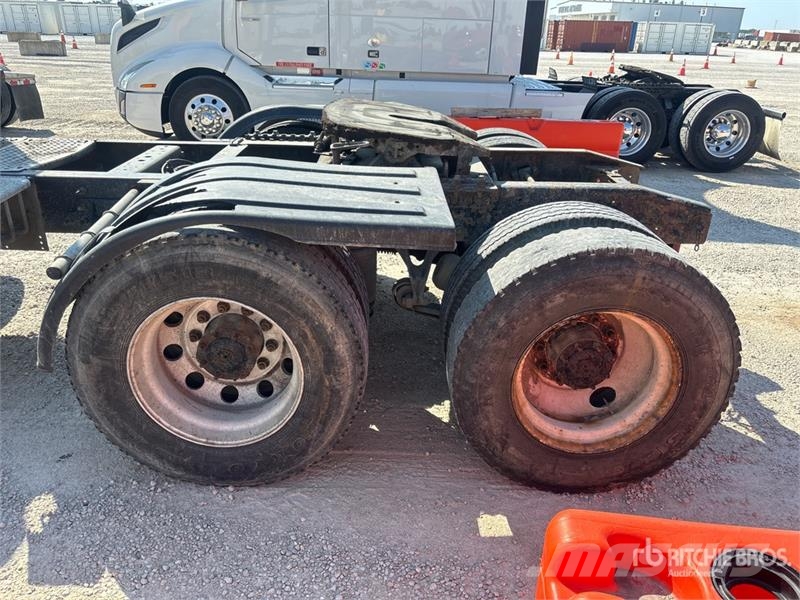 International ProStar+ 122 Trekkers