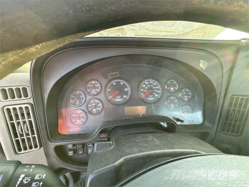 International ProStar+ 122 中古トラクターヘッド | トレーラーヘッド