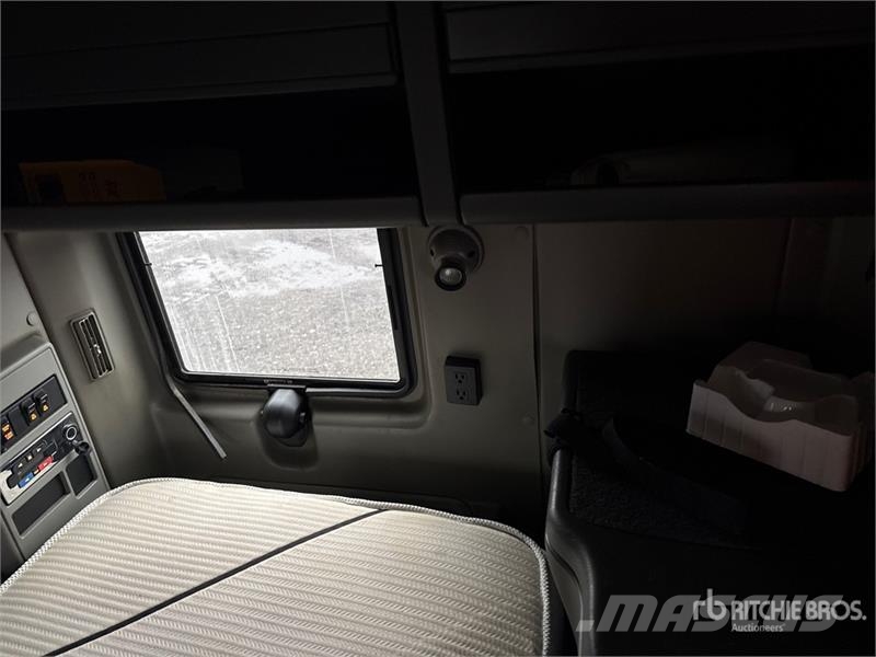 International Prostar+ 6x4 T/A Sleeper Truck Tractor Naudoti vilkikai