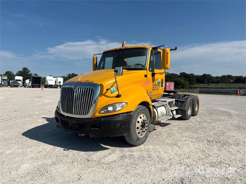 International ProStar+ 122 Trekkers