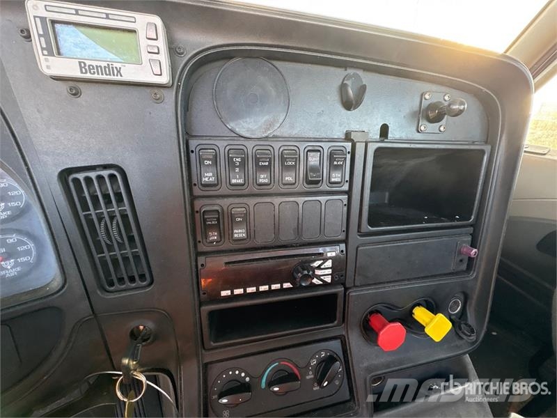 International ProStar+ 122 中古トラクターヘッド | トレーラーヘッド
