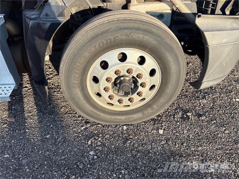 International ProStar+ 122 中古トラクターヘッド | トレーラーヘッド