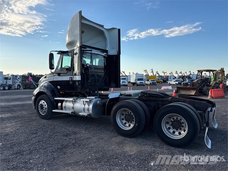 International ProStar+ 122 中古トラクターヘッド | トレーラーヘッド