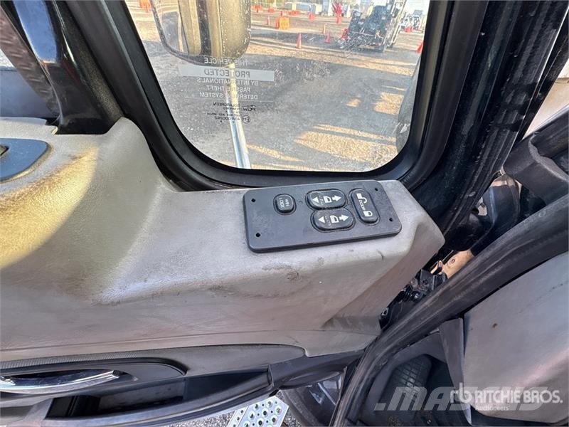 International ProStar+ 122 中古トラクターヘッド | トレーラーヘッド