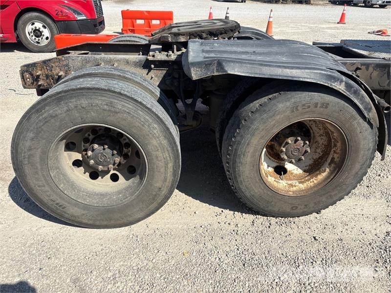 International ProStar+ 122 Trekkers