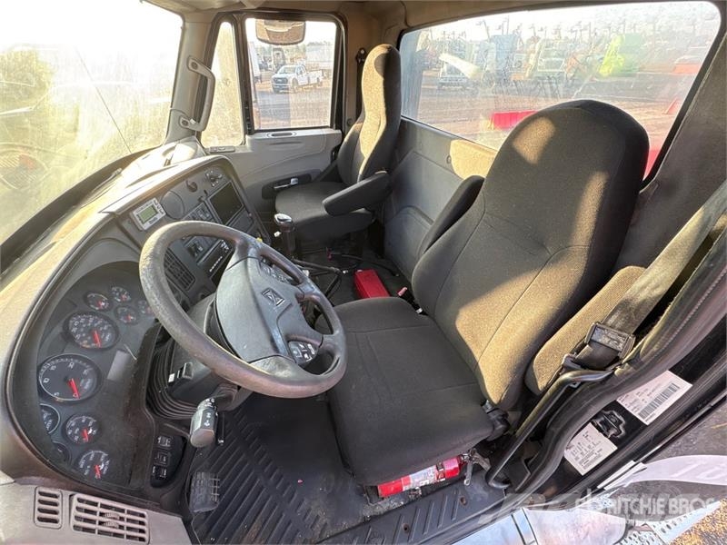 International ProStar+ 122 中古トラクターヘッド | トレーラーヘッド