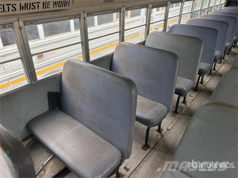 International RE3000 4x2 40-Seat School Bus Väikebussid