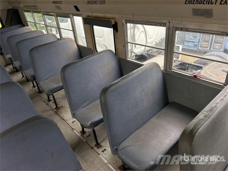 International RE3000 4x2 40-Seat School Bus Väikebussid