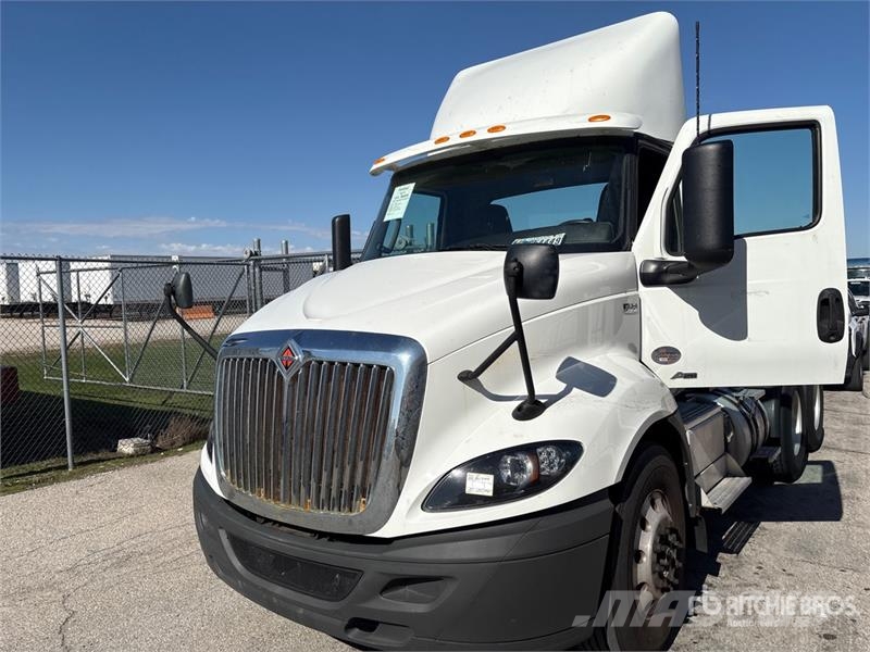 International RH613 6x4 T/A Day Cab Truck Tractor Тягачі