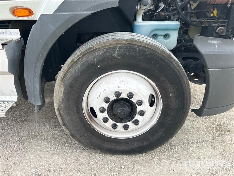 International RH613 6x4 T/A Day Cab Truck Tractor Тягачі