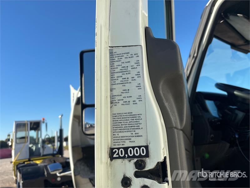 International RH613 6x4 Van Truck Грузовики-Фургоны