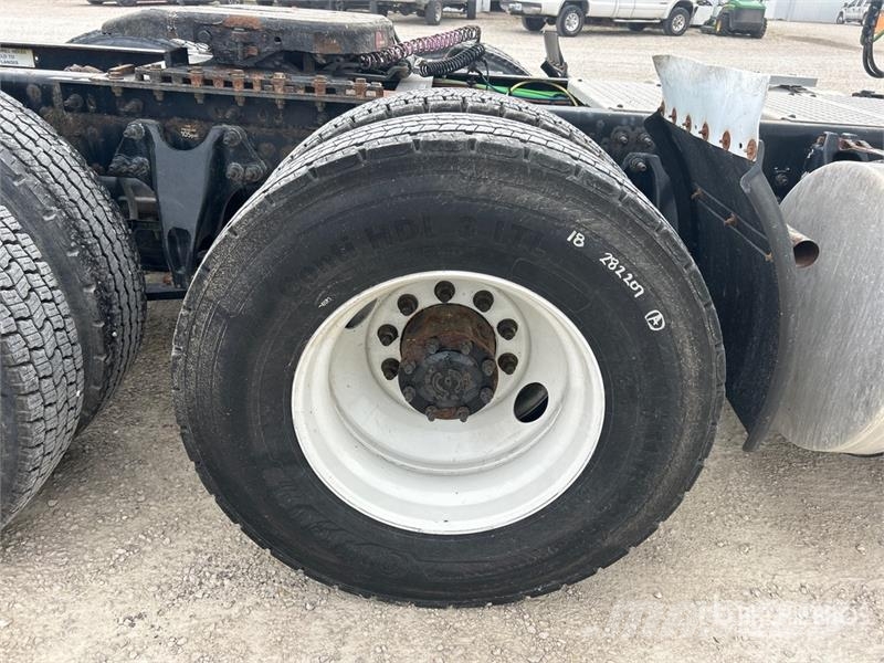 International RH613 6x4 T/A Day Cab Truck Tractor Тягачі