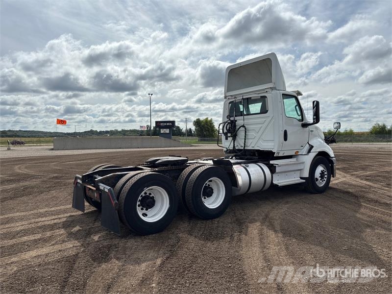 International RH613 6x4 T/A Day Cab Truck Tractor Cavalos mecânicos
