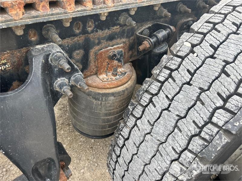 International RH613 6x4 T/A Day Cab Truck Tractor Тягачі