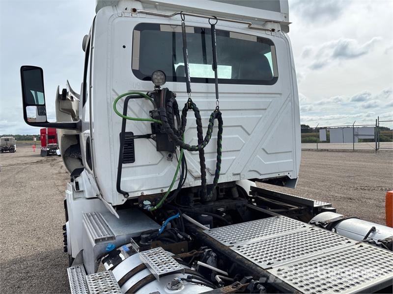 International RH613 6x4 T/A Day Cab Truck Tractor Cavalos mecânicos