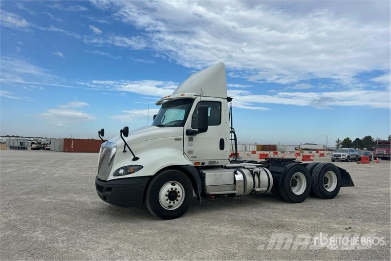 International RH613 6x4 T/A Day Cab Truck Tractor وحدات الجر