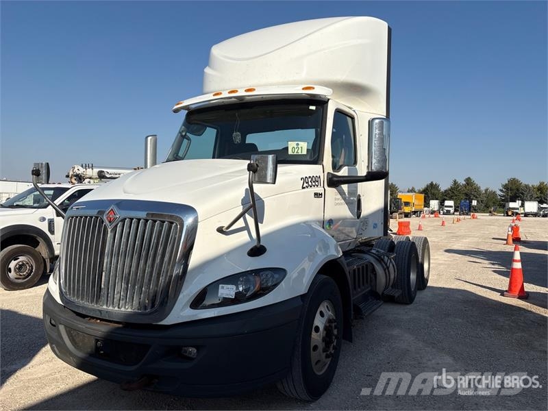 International RH613 6x4 T/A Day Cab Truck Tractor Tractor Units