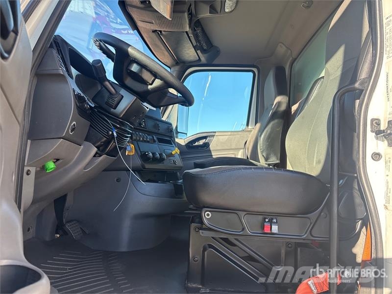 International RH613 6x4 Van Truck Грузовики-Фургоны