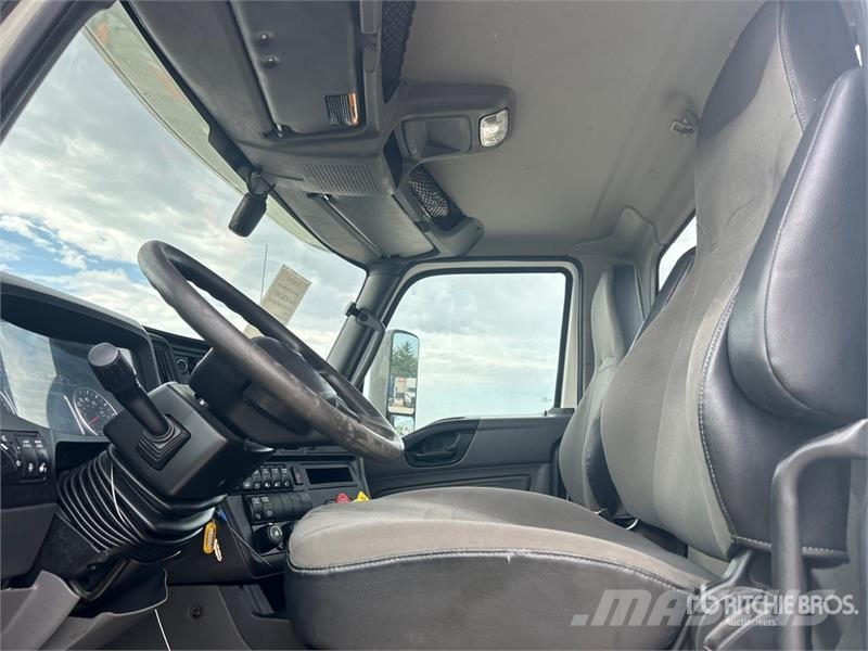 International RH613 6x4 T/A Day Cab Truck Tractor Тягачі
