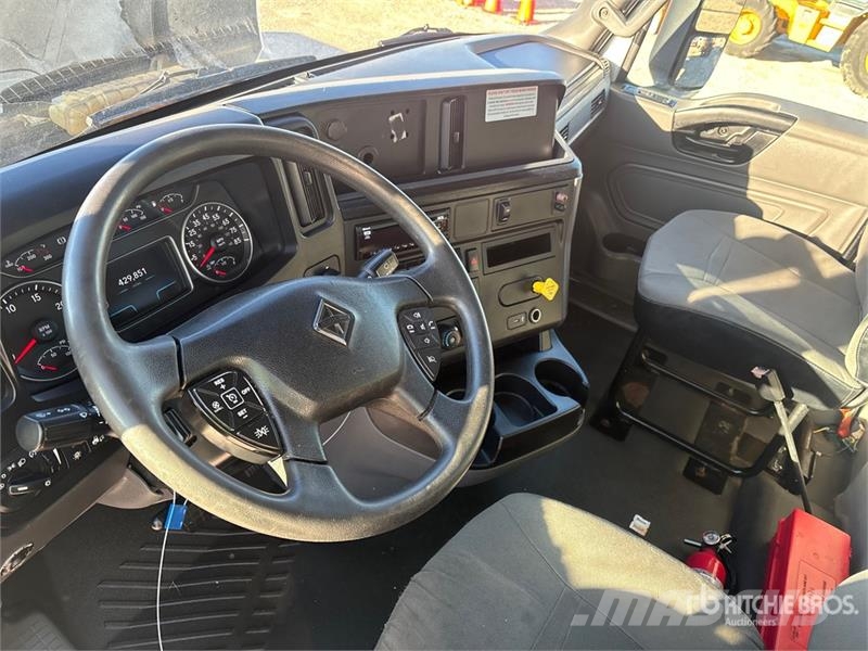 International RH613 6x4 Van Truck Грузовики-Фургоны