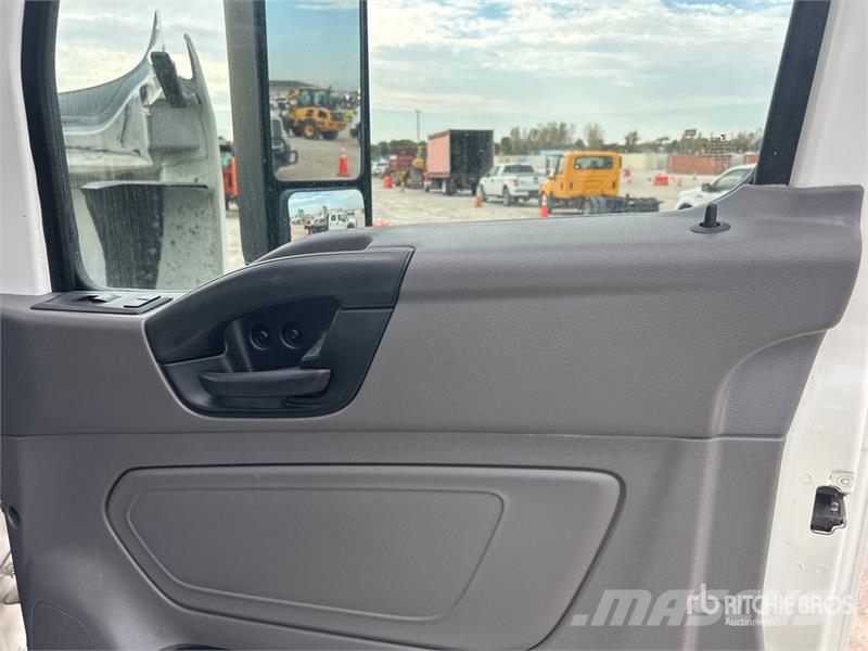 International RH613 6x4 T/A Day Cab Truck Tractor Тягачі