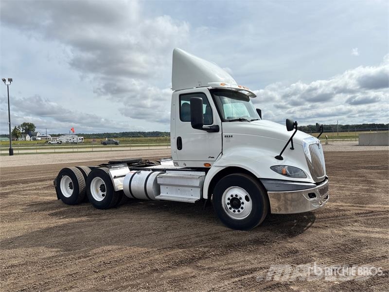 International RH613 6x4 T/A Day Cab Truck Tractor Cavalos mecânicos