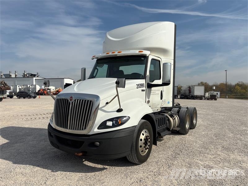 International RH613 6x4 T/A Day Cab Truck Tractor Vilcēji