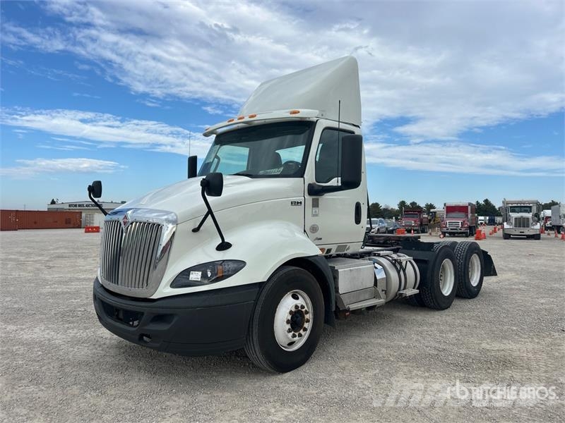 International RH613 6x4 T/A Day Cab Truck Tractor Тягачі